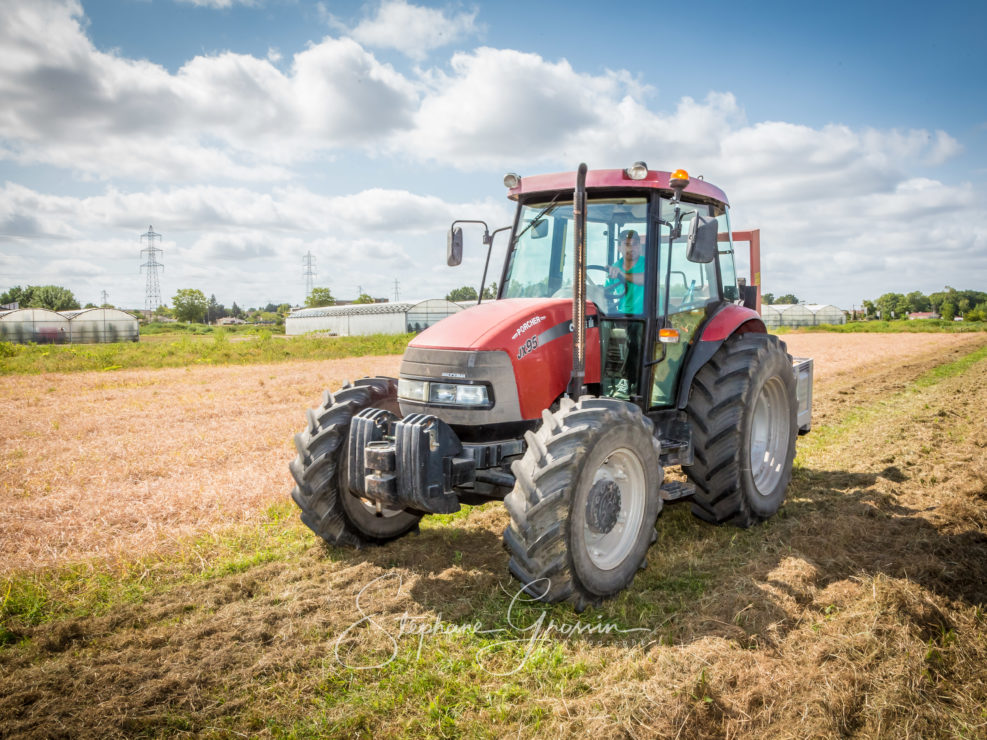 Reportage photo sur l’utilisation du tracteur agricole dans le maraichage