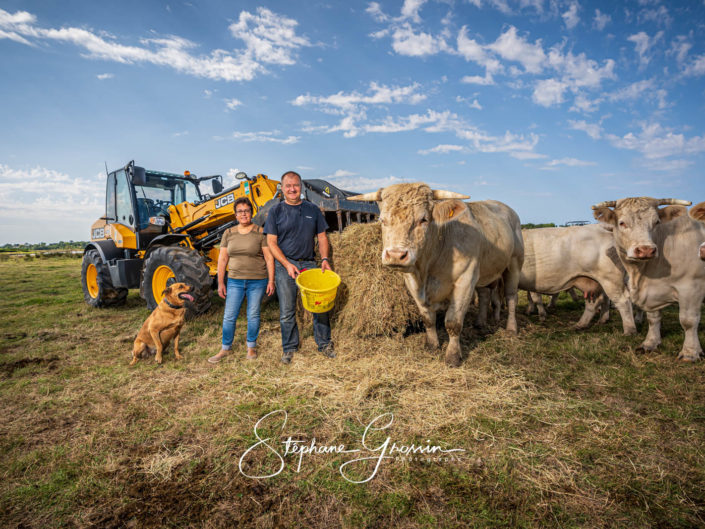 Reportage photo et portraits photo d’un éleveur de Charolaises en Charente-Maritime, photographe agricole.