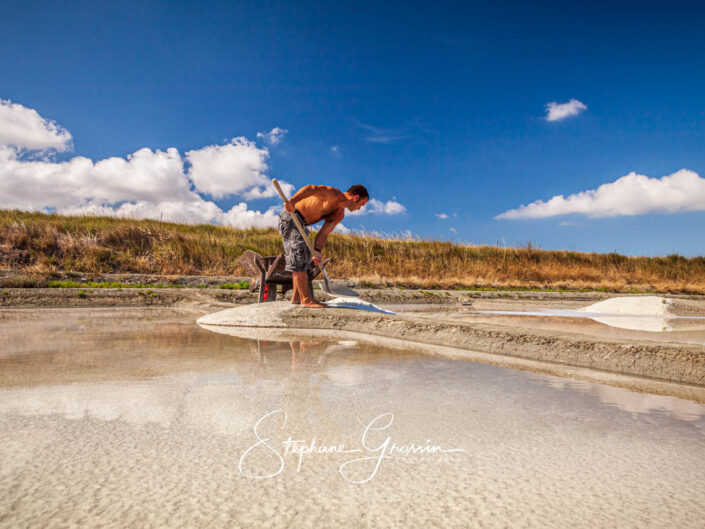 Photo report on a salt worker in Vendée