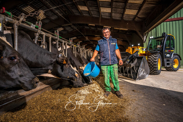 Portraits photo d’un éleveur bovin pour la société M3 JCB Agri